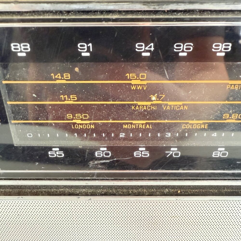 General Electric Solid State AM/FM Radio VTG World Monitor Model P977C 60s Teste - Picture 8 of 16
